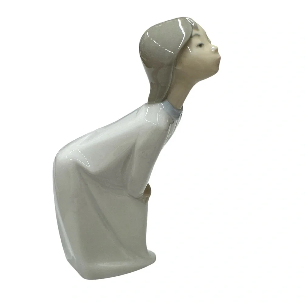 LLadro "Kissing Girl" Figurine Fine Porcelain - Picture 6 of 9